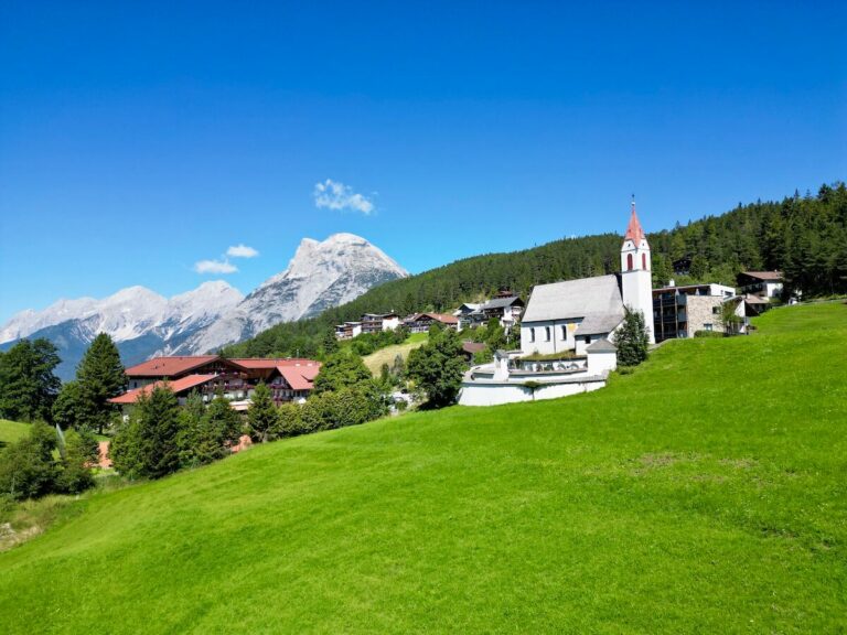 Panorama-Terrasse und Tiroler Flair: Charmante 3-Zimmerwohnung in Mösern