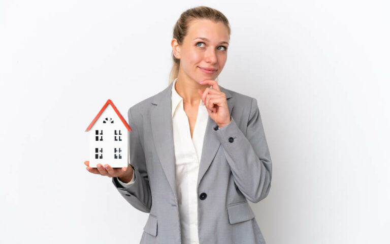 Immobilieneigentum verkaufen oder vermieten? Was bringt mehr?
